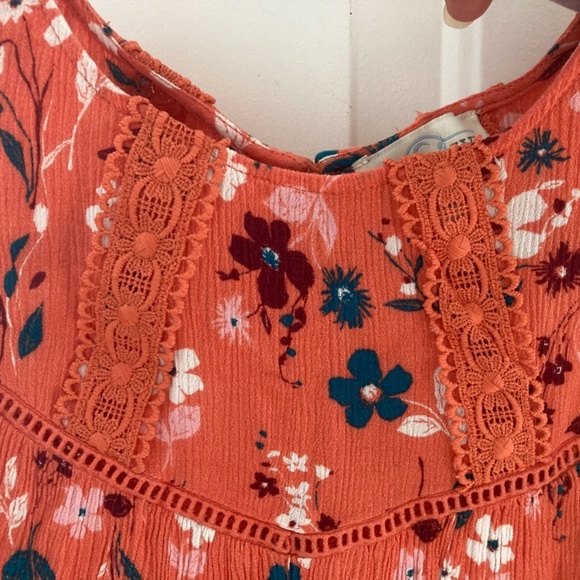 ❌Deleting soon! Jun & Ivy Crinkle Gauze Salmon Blue & Burgundy Floral Sleeveless - Picture 2 of 4